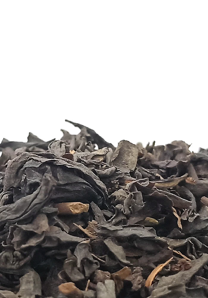 Thé noir Lapsang Souchong 250g - Thé noir fumé aux bois de cèdre et d'épicéa, il présente un goût et une couleur très intenses.
