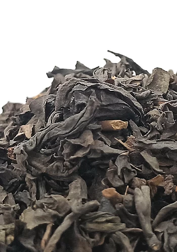 Thé noir Lapsang Souchong 500g - Thé noir fumé aux bois de cèdre et d'épicéa, il présente un goût et une couleur très intenses.
