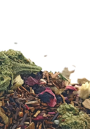 La Bolchoï 45g - Ingrédients: Rooibos rouge, hibiscus, cannelle, chanvre et gingembre
La Bolchoï, est une infusion préparée à pa