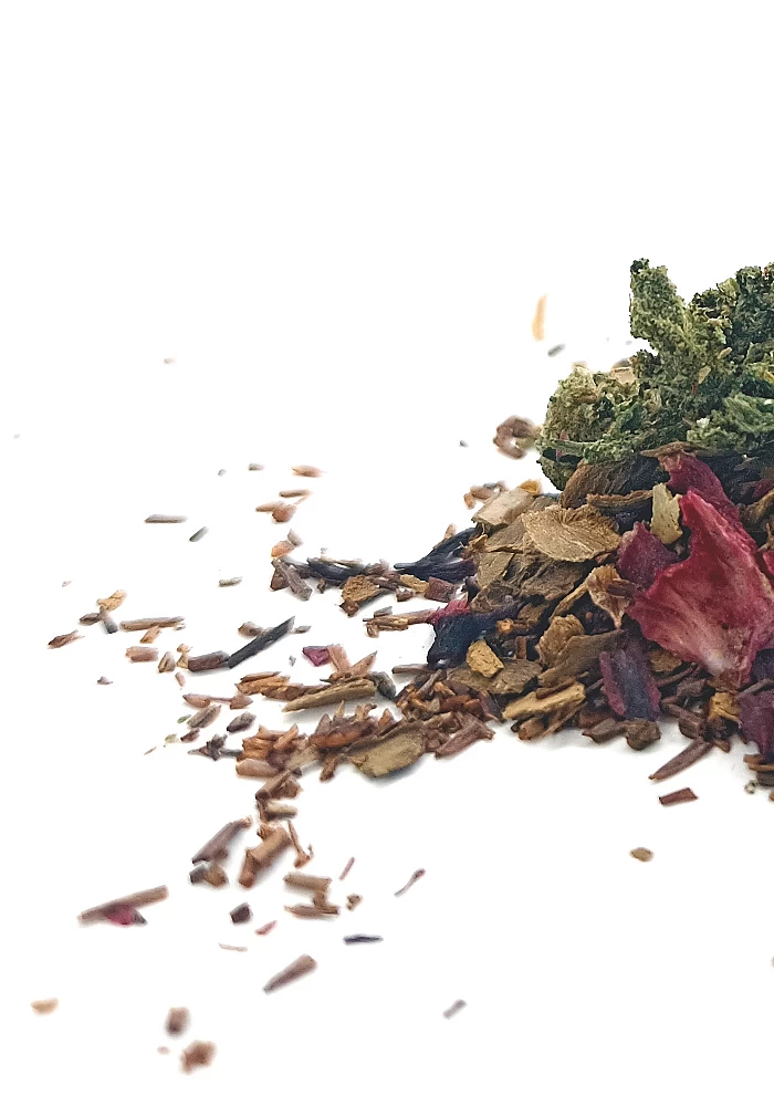 La Bolchoï 25g - Ingrédients: Rooibos rouge, hibiscus, cannelle, chanvre et gingembre
La Bolchoï, est une infusion préparée à pa