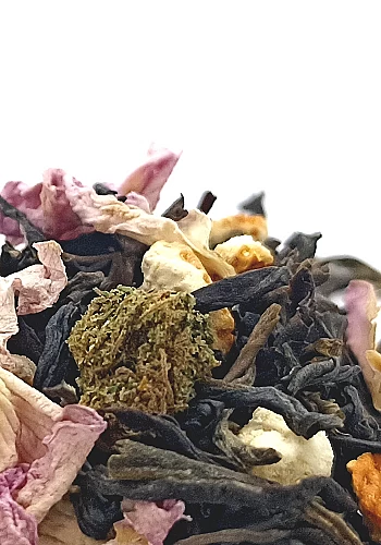 L' Orient Express 100g - Ingrédients: Thé vert au jasmin, thé noir Earl Grey, orange, rose et chanvre
L' Orient express est un t